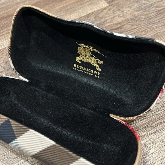 Burberry Empty Sunglasses Case - NO sunglasses - Picture 4 of 7